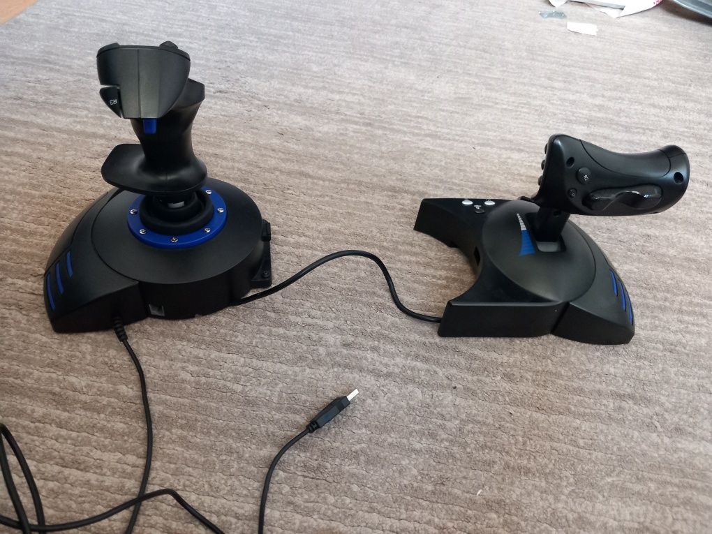 Joystick thrustmaster hotas 4