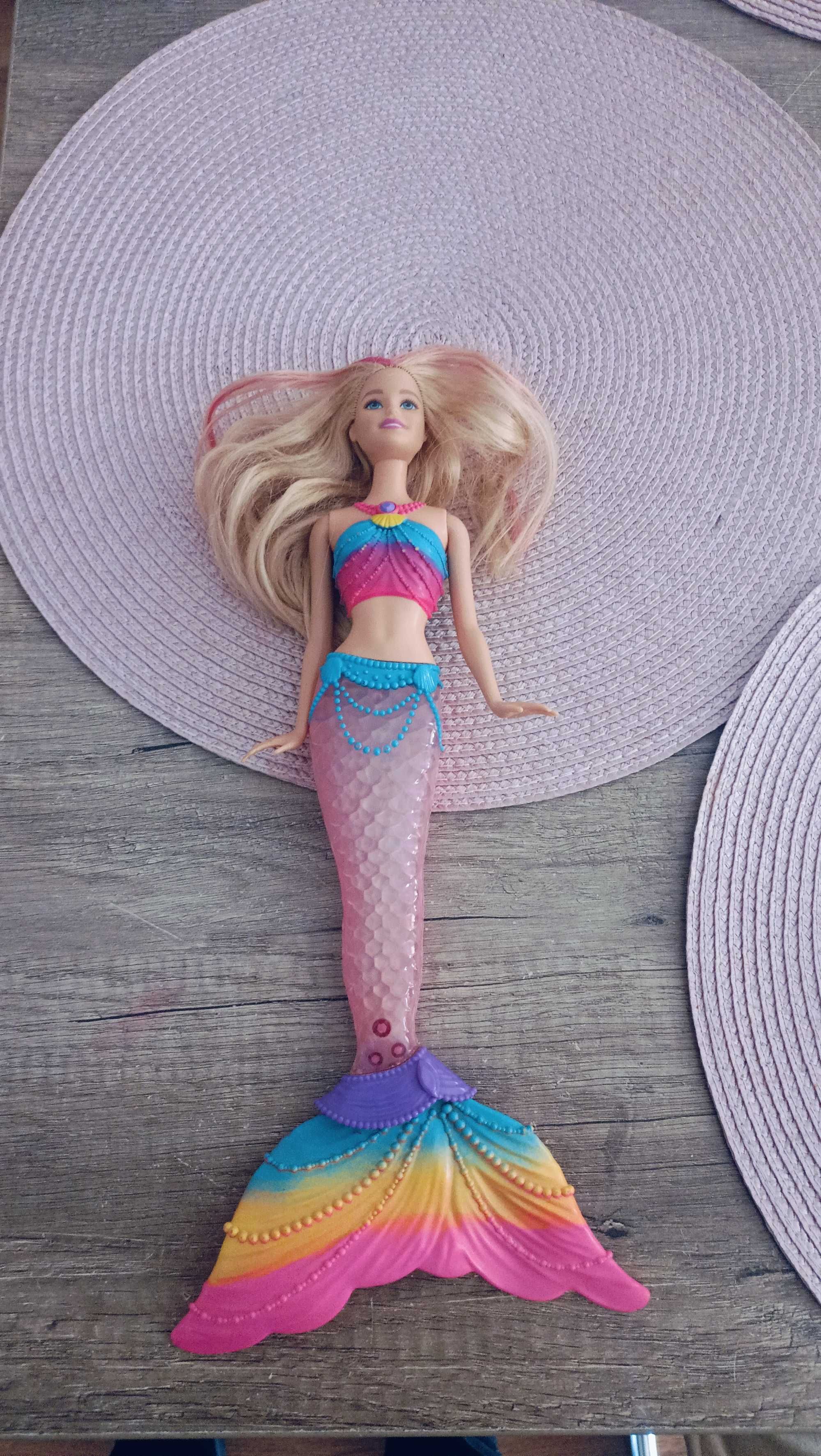 Lalka Barbie Tęczowa syrenka Światło