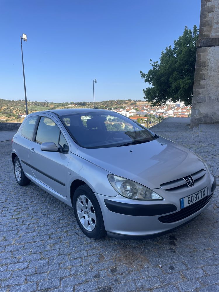 Peugeot 307 1.4 Hdi  a Gasóleo – 3 Portas – 2002
