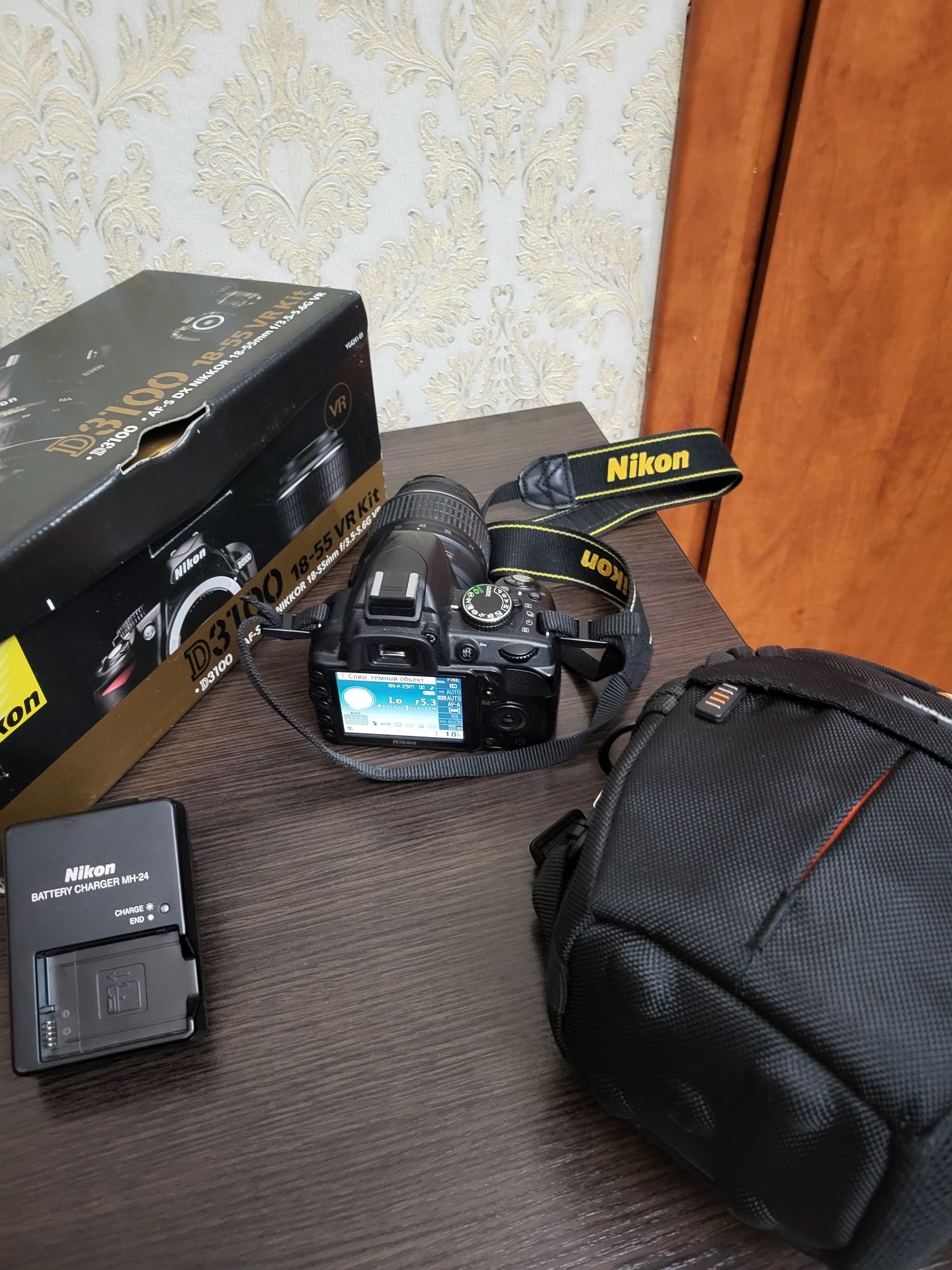 Цифровий дзеркальний фотоапарат Nikon D3100