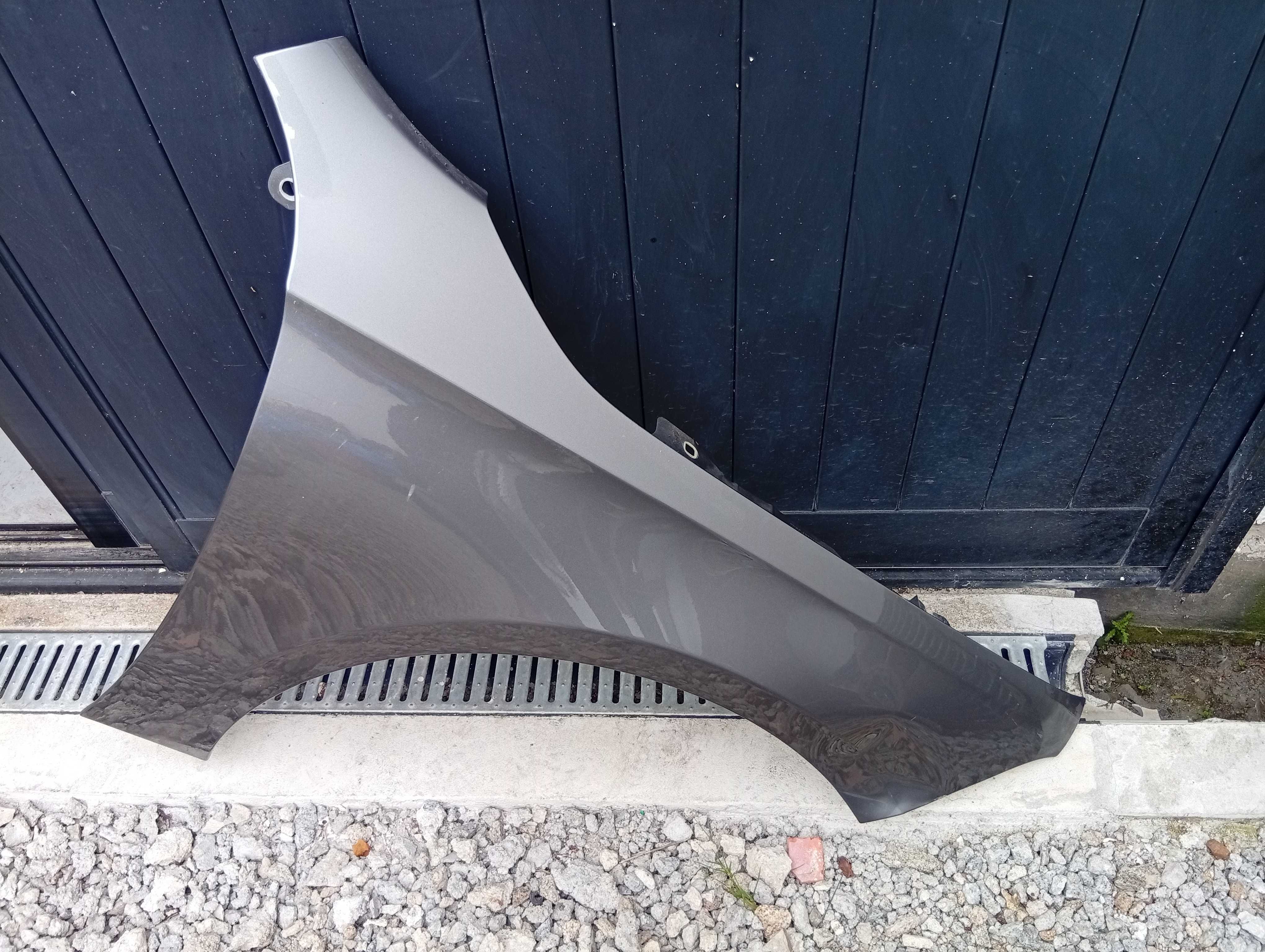 Guarda lamas direito Mercedes A w177