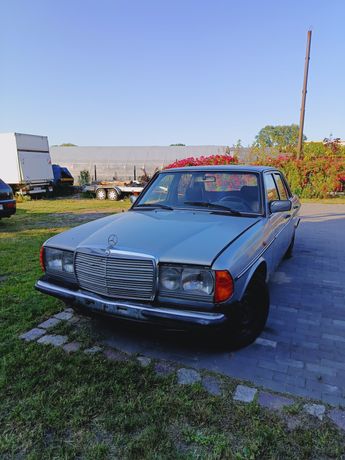 Na sprzedaż Mercedes-Benz W 123 z 1983 r.lub też na części