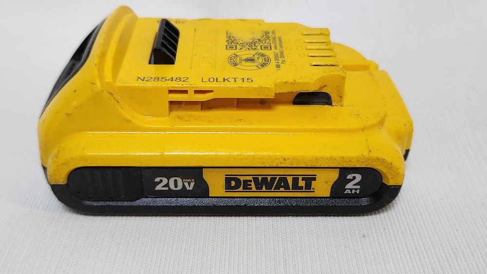 Акумулятор Dewalt DCB203 2ah 2020 рік з США оригінал
