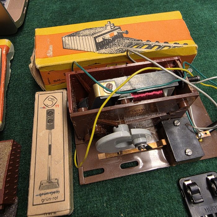 Sprzedam duży zestaw elementów do makiety kolejowej w skali TT.