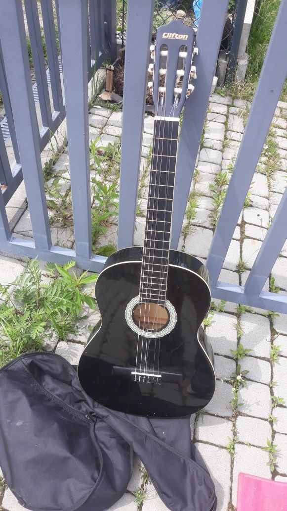 Sprzedam clifton  gitarę  z pokrowcem