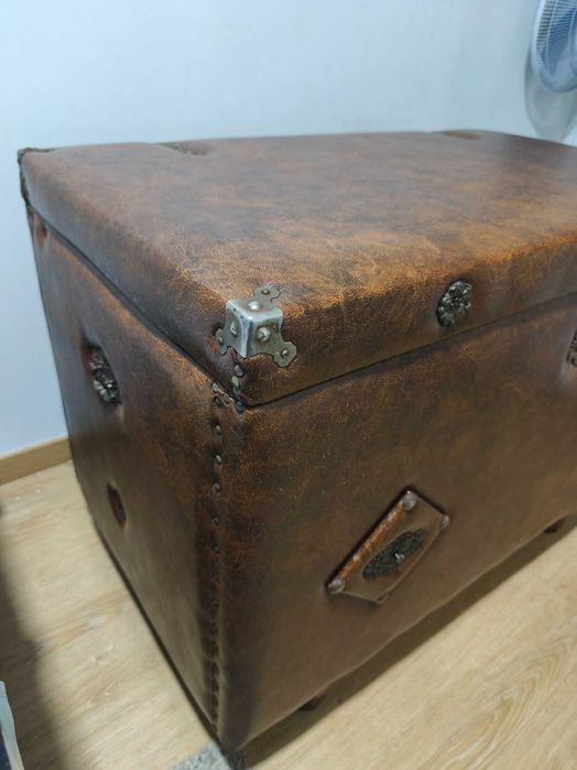 Baú Madeira Maciça Revestido em Pele