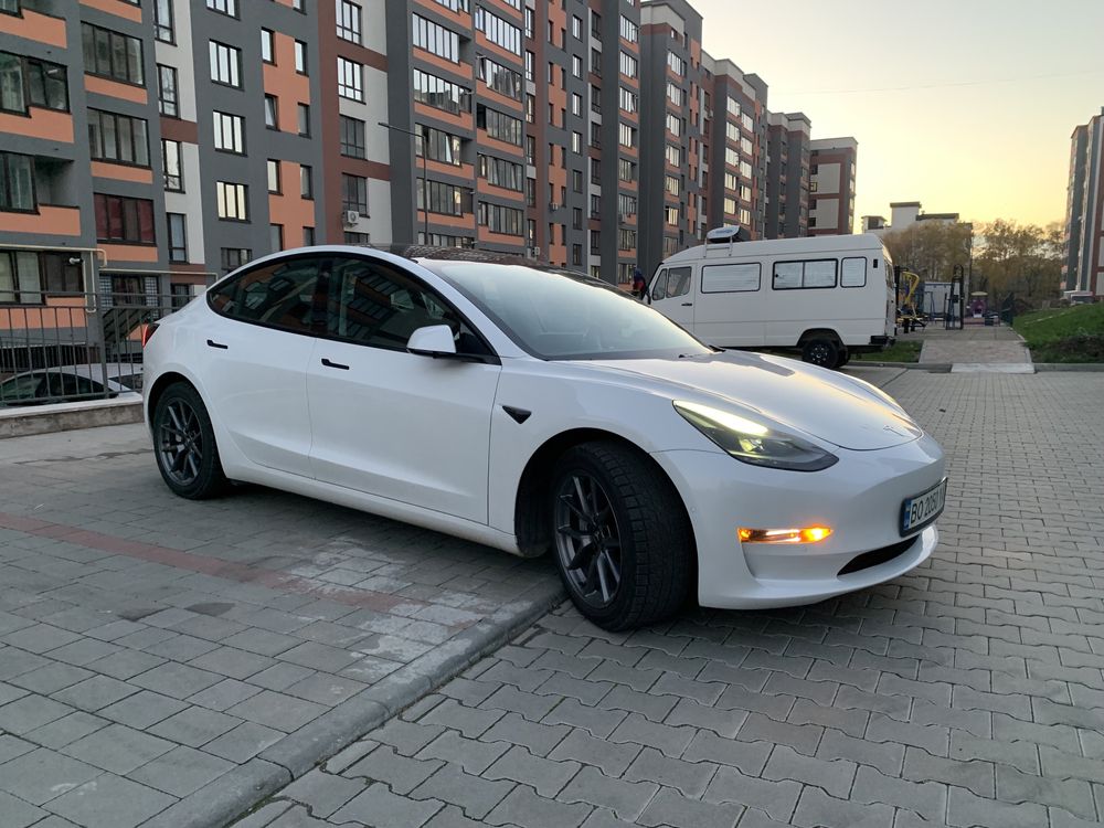 Tesla Model 3 2021 рестайл