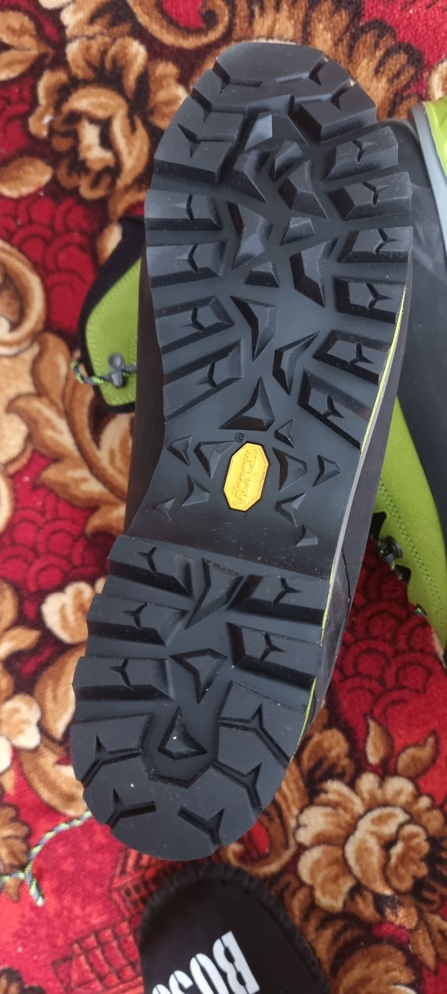 A Черевики трекінгові Lowa alpine zamberlan scarpa la sportiva hanwag