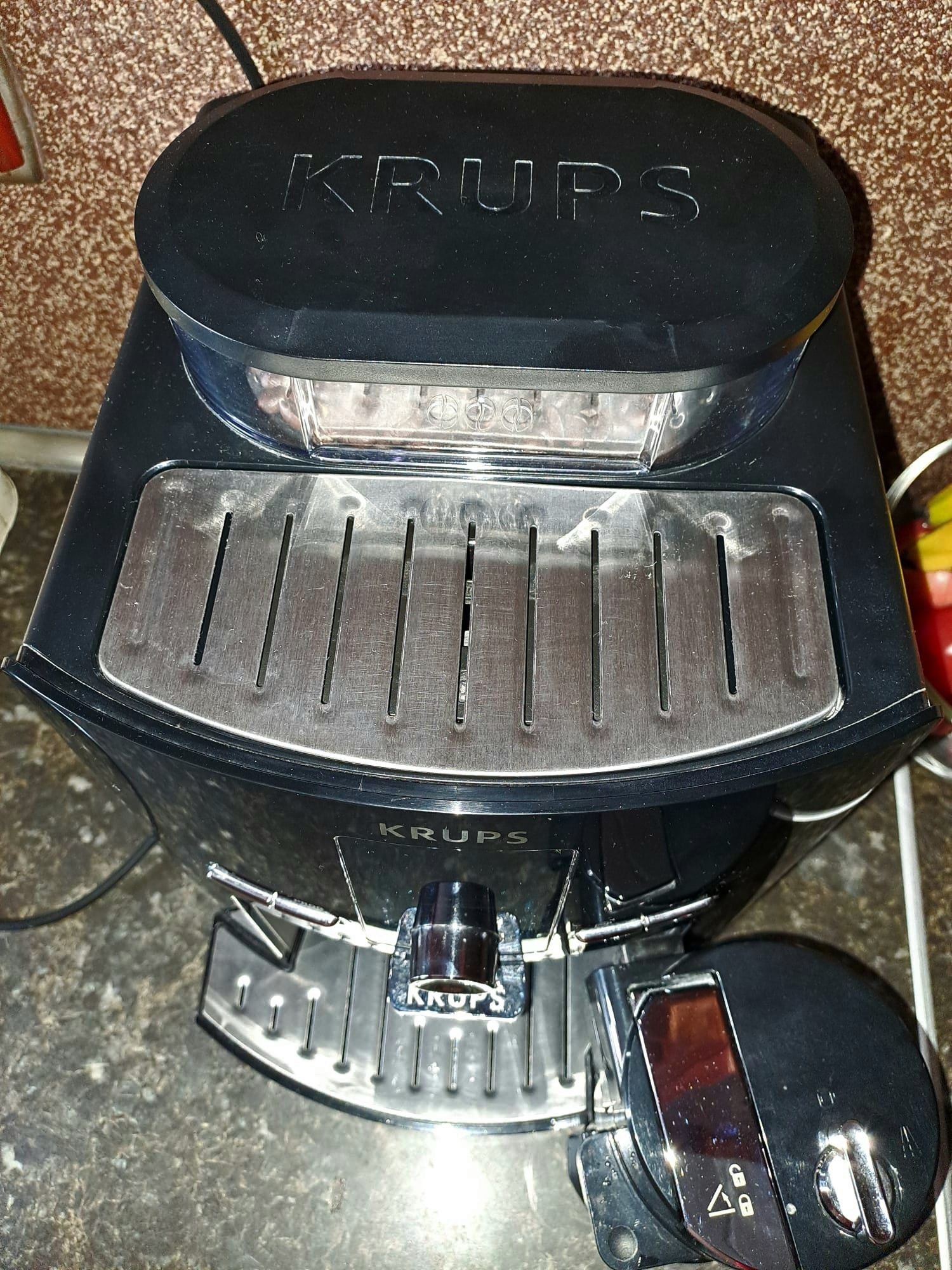 Automatyczny ekspres  ciśnieniowy  KRUPS model FBD145003 P