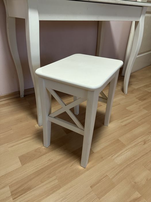 Toaletka Hemnes + stołek