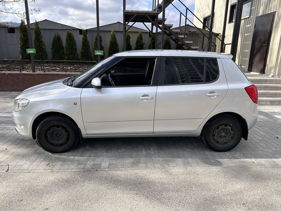 Оренда машини в таксі Skoda Fabia 1,4 Газ