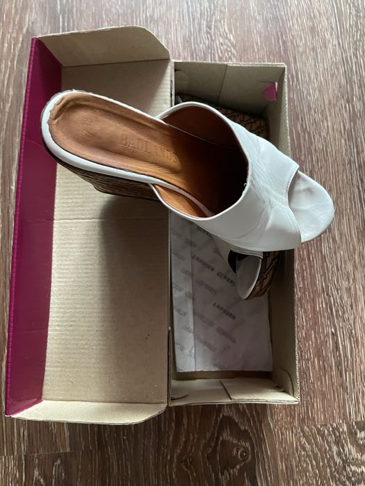 Шльопанці на платформі