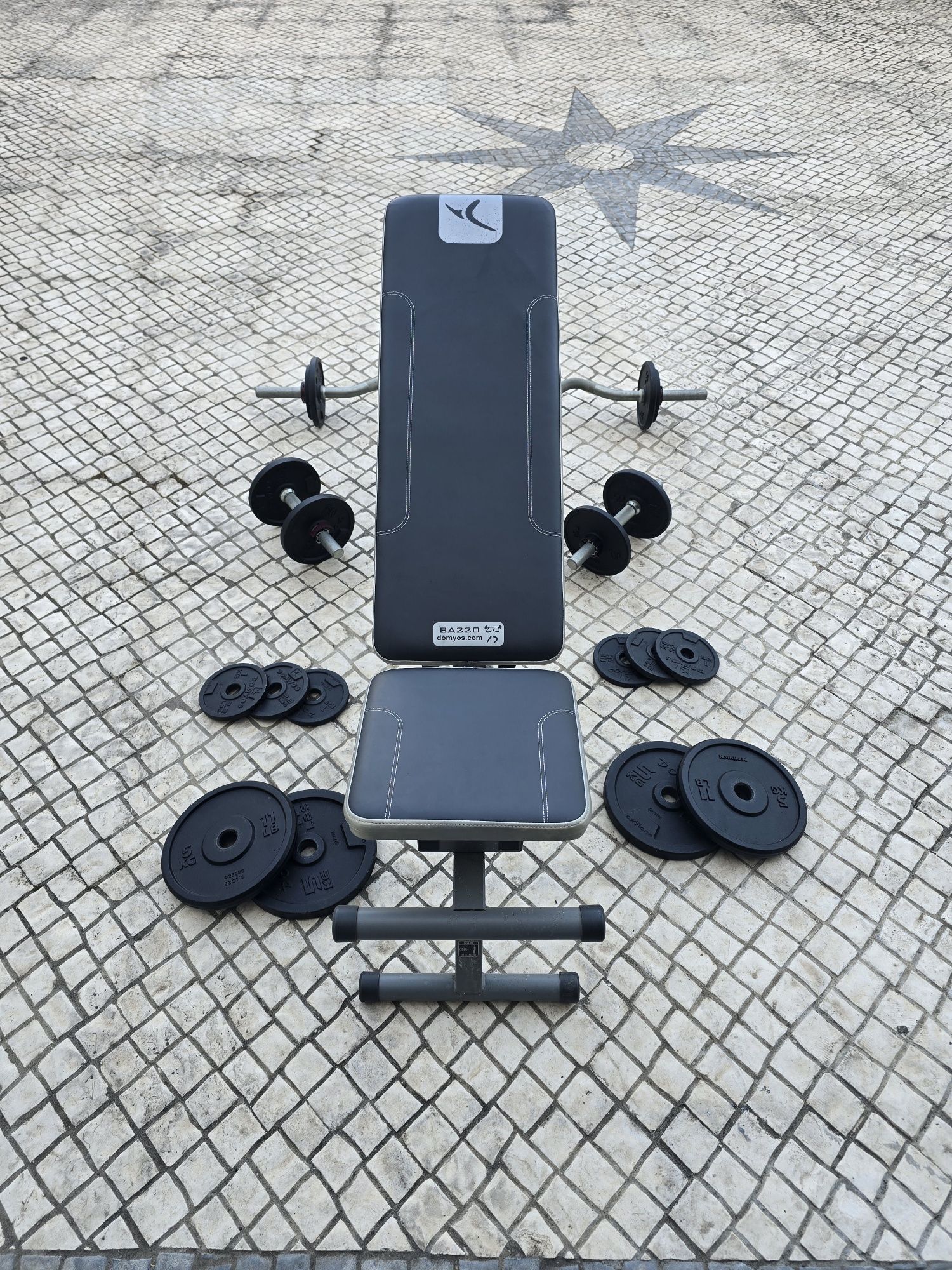 Banco de gym com pesos