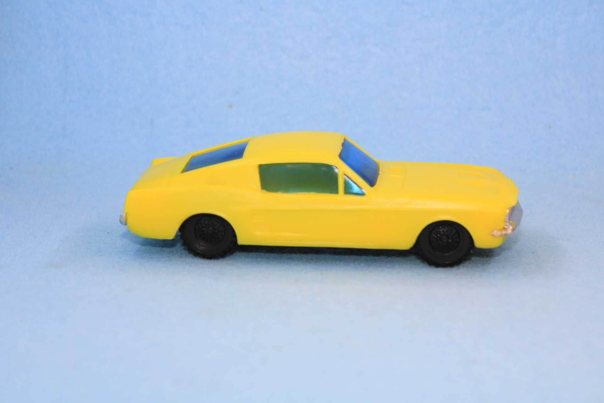 Miniatura de plástico Ford Mustang Fastback