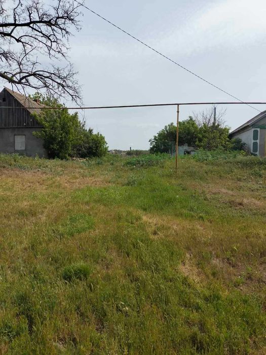 Участок 42 сотки, нежилой дом, коммуникации по улице. Червонознаменка.