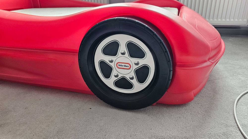Łóżeczko samochód wyścigowy Little Tikes z materacem