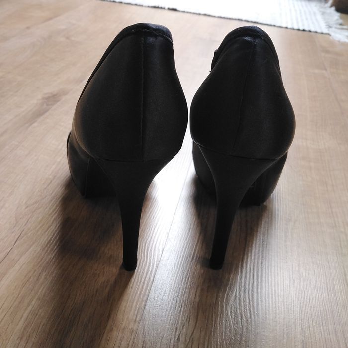 Czarna elegancka sukienka 36