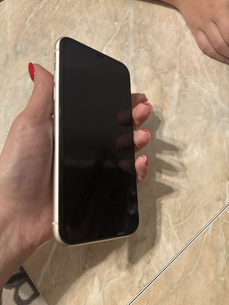 IPhone 11 / айфон 11 + нове захисне скло у поларунок