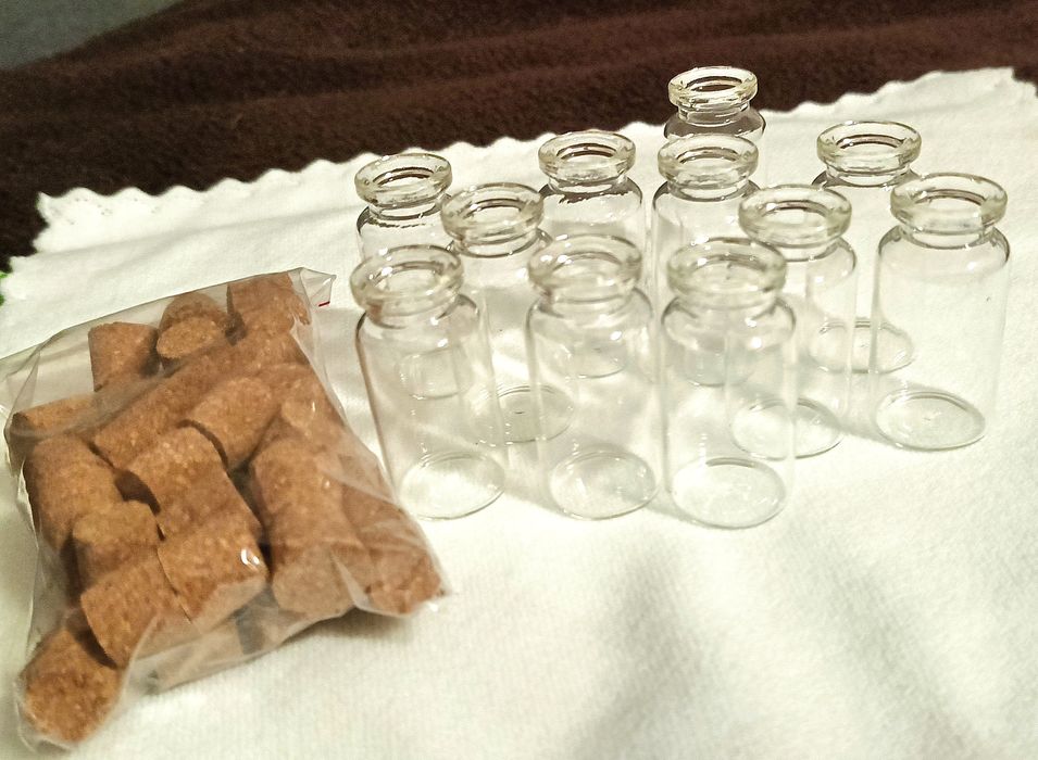 Buteleczki szklane,  na kamienie