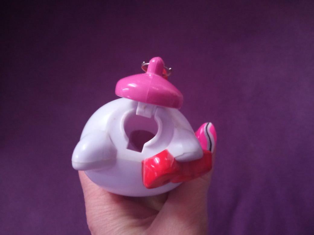 Hello kitty duży brelok z miejscem na cukierki stan bdb