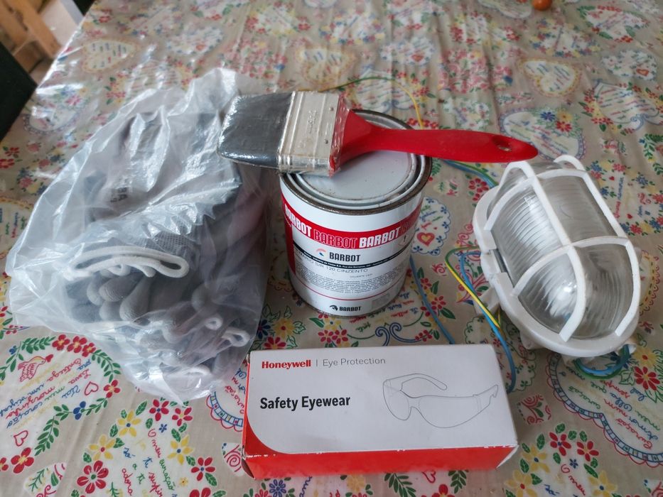 1 lata de tinta primário cinza 1 trincha 10 pares de luvas marca juba