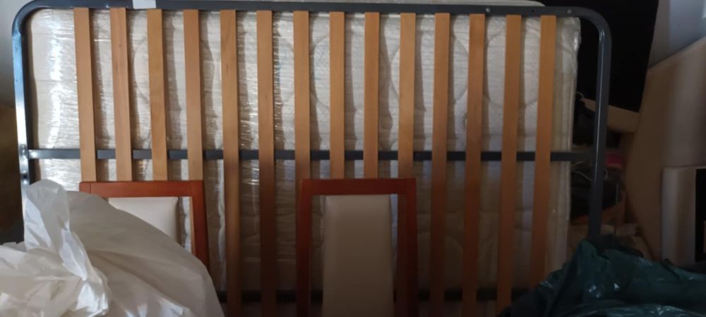 Cama com Colchão, Cómoda com Espelho ,Roupeiro e 2 Mesas de Cabeceira