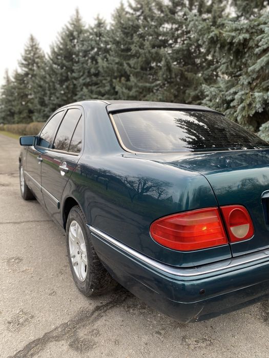 Продам мерседес W210 на полном уверенном ходу