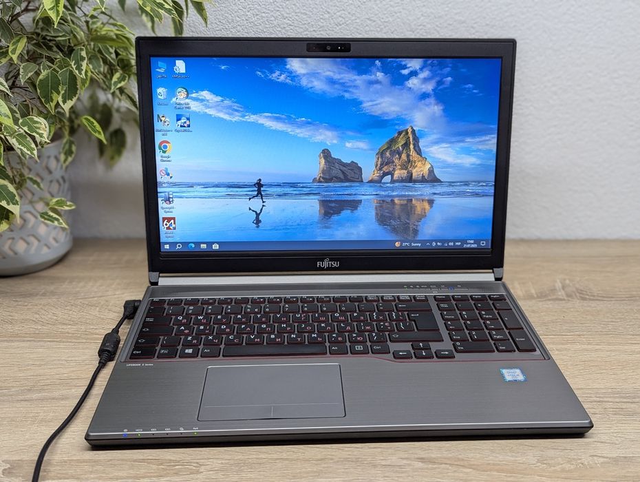 Продам ноутбук Fujitsu E756 з підсвіткою клавіатури.