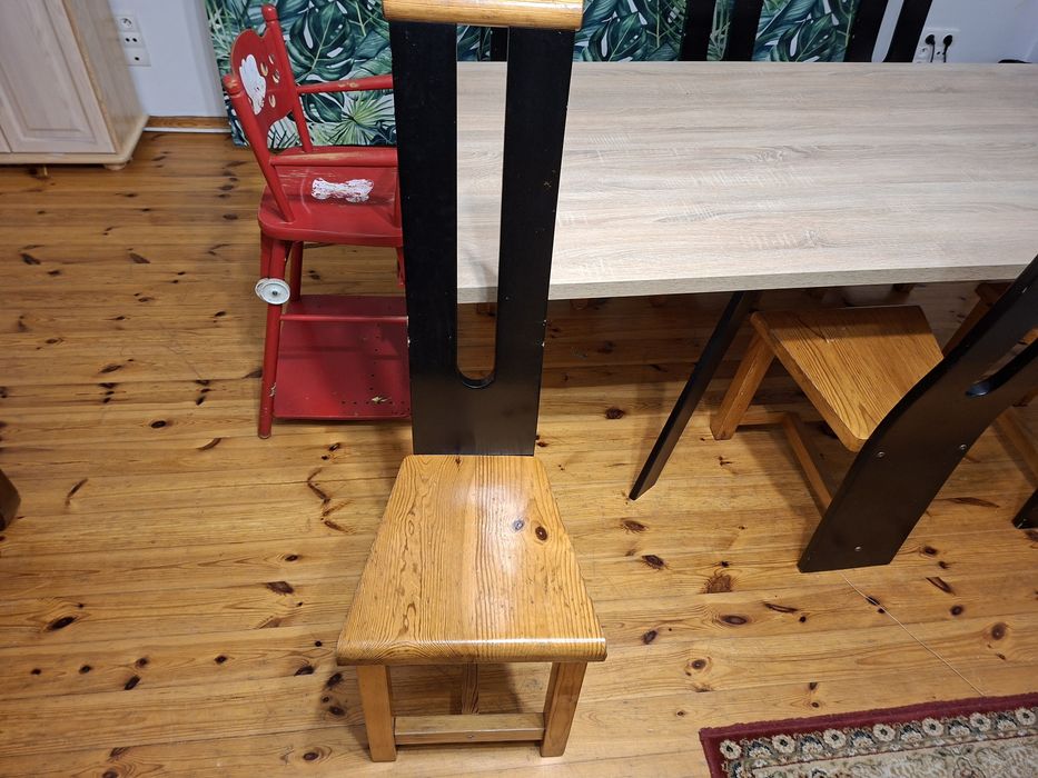 Krzesła drewniane komplet 6 sztuk dobry stan