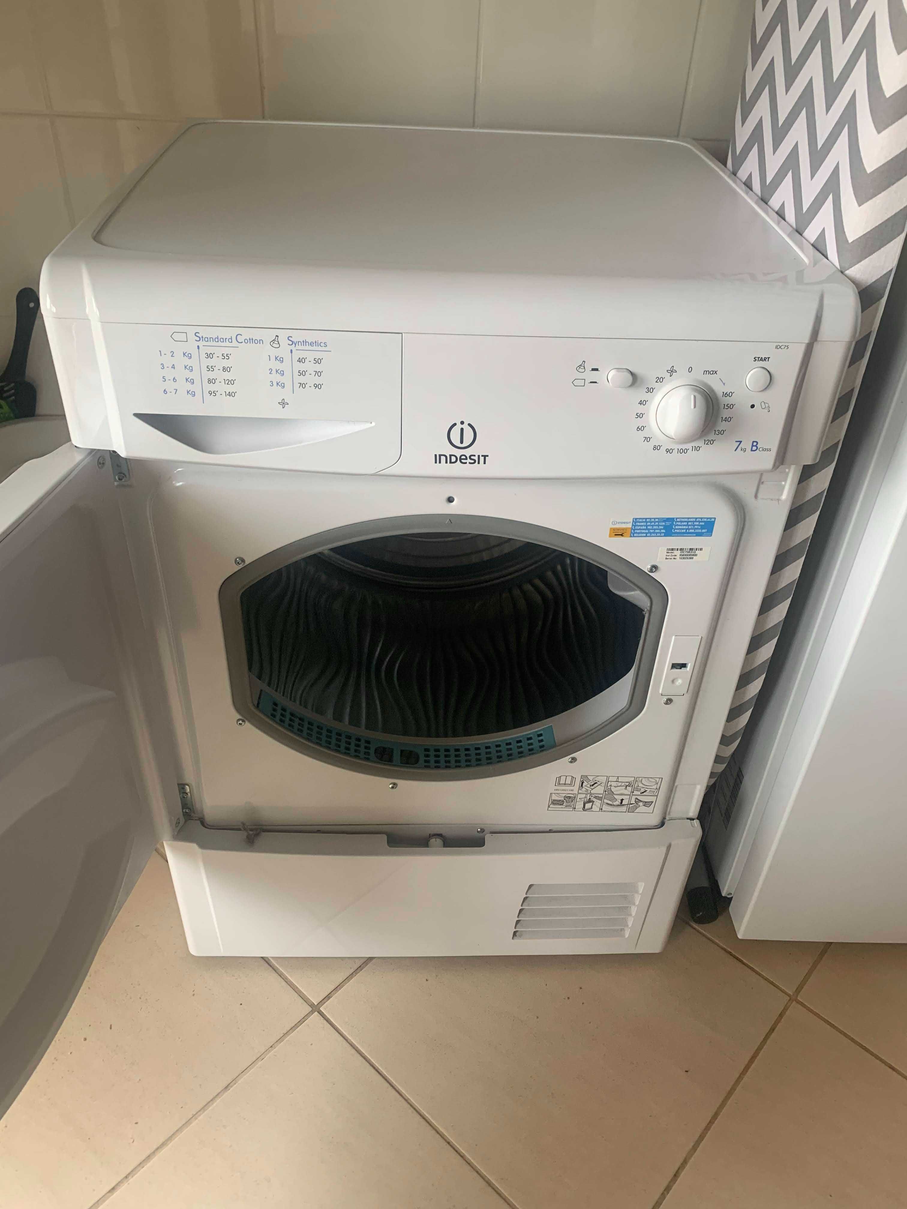 Máquina de secar Indesit
