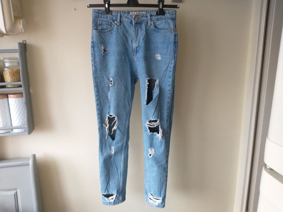 Spodnie jeansowe z dziurami i przetarciami wysoki stan Zero r. 36