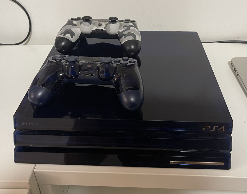 PS4 Pro (500 Million Limited Edition)