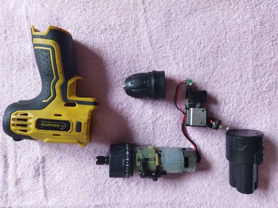Шуруповёрт,мотор,редуктор,кнопка,патрон(запчасти).