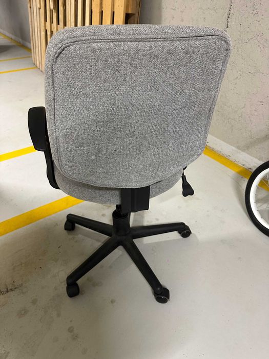 Fotel obrotowy biurowy