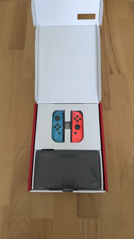 NINTENDO Switch Oled Czerwono-niebieska