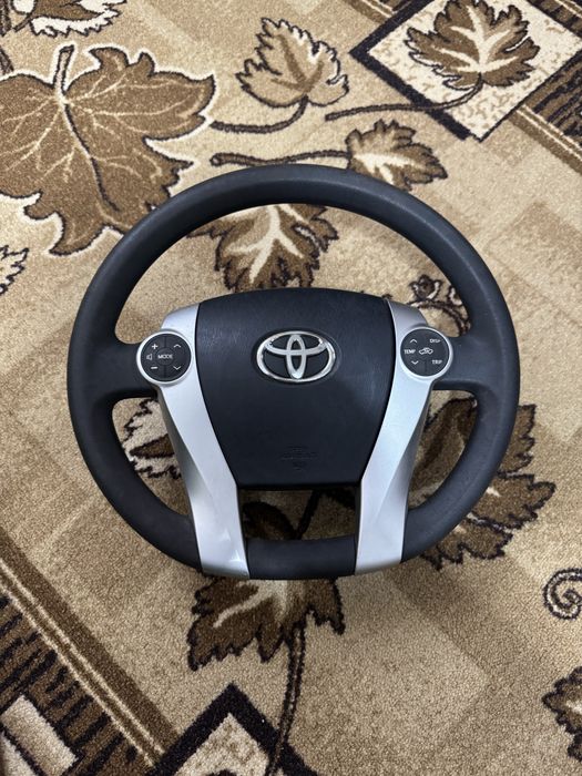 Кермо взборі на Тойота Пріус 30 гібрид