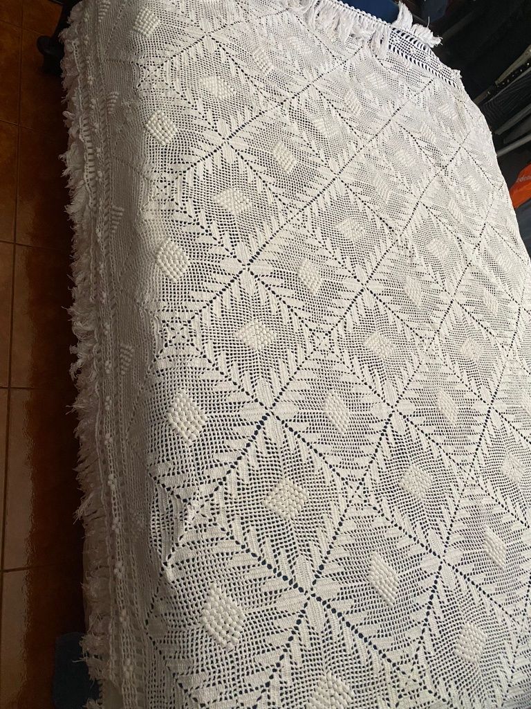 Colcha de renda feita á mão