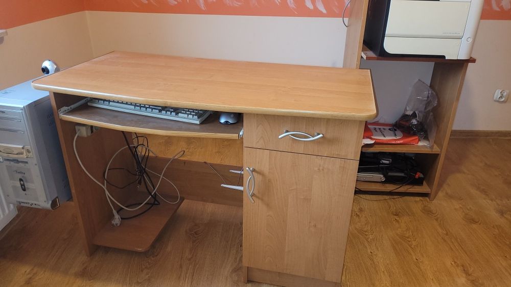 Biurko regał i szafa