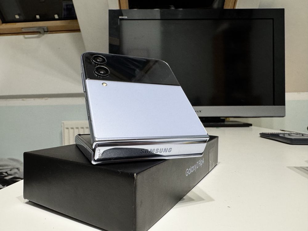 samaung galaxy z flip 4 256/8