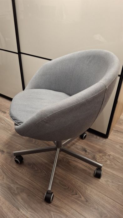 Krzesło obrotowe model Skruvsta, Ikea, szare,