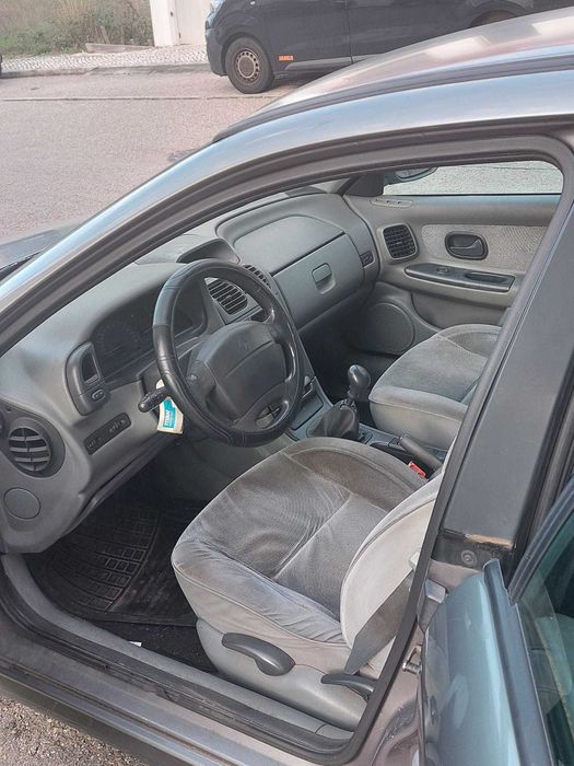 Renault Laguna - ano 2000 com 175mil km