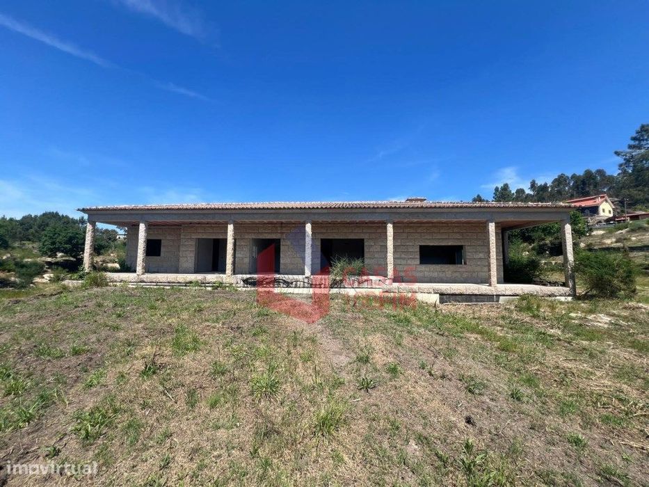 Quinta Rural com 12.806m2, com moradia térrea de 3 quartos em const...