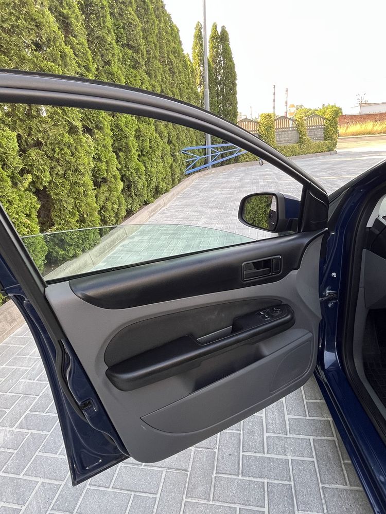 Продам ford fokus !