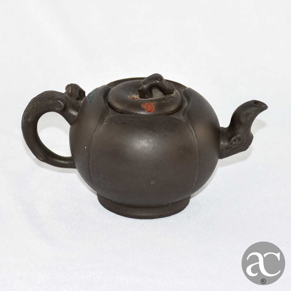 Bule Yixing em Terracota – China, feito à mão
