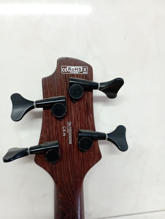 Vendo baixo Cort C4H , mais amplificador de baixo , tudo impecável
