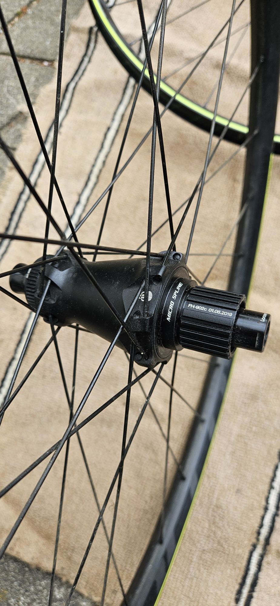 Syncros Silverton 1.5 CL com cubo Shimano 12v Micro Spline