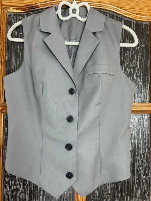 Klasyczny damski garnitur 3 częściowy M/38 nowy