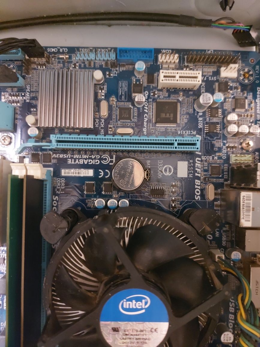 Материнская плата GIGABYTE GA-H61M-USB3V