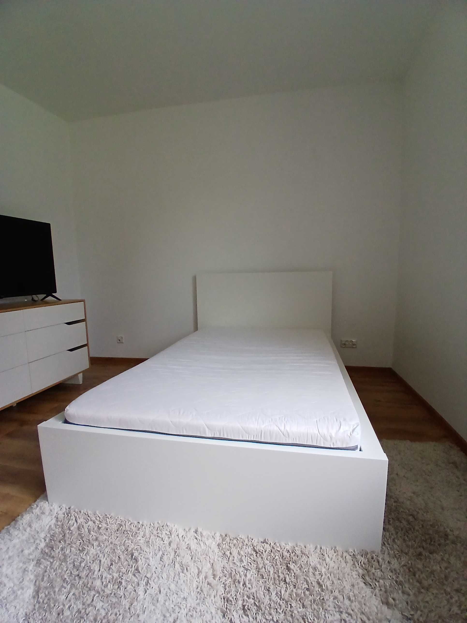 Łóżko białe IKEA Malm 120x200