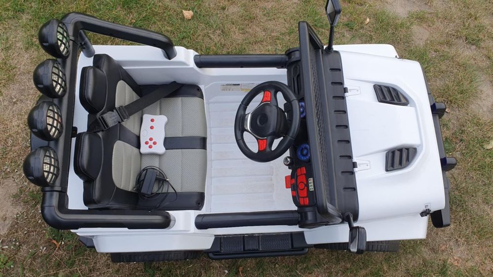 Duży samochód dziecięcy jeep na akumulator
